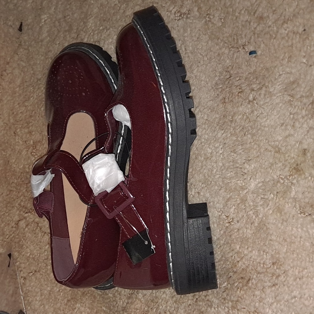 Maroon shoes - Picture 3 of 4